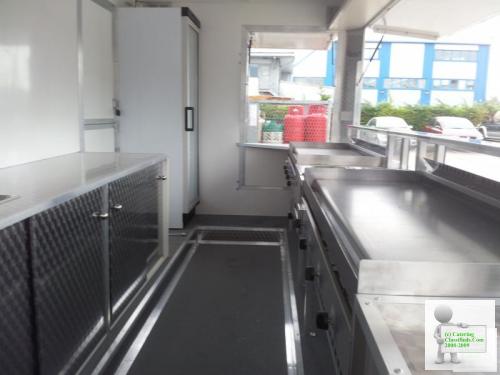 16 ft. x 7ft. Twin Axle 2500 Kg Showman’s Range Mobile Catering Trailer