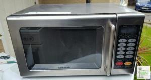 COMMERCIAL MICROWAVE 